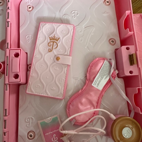 Disney princess pretend play luggage and purse - Picture 6 of 8